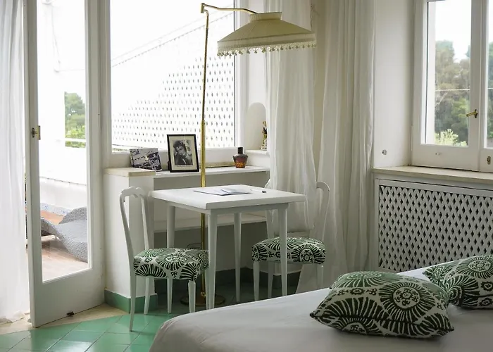 Calypso Oda ve Kahvaltı Capri