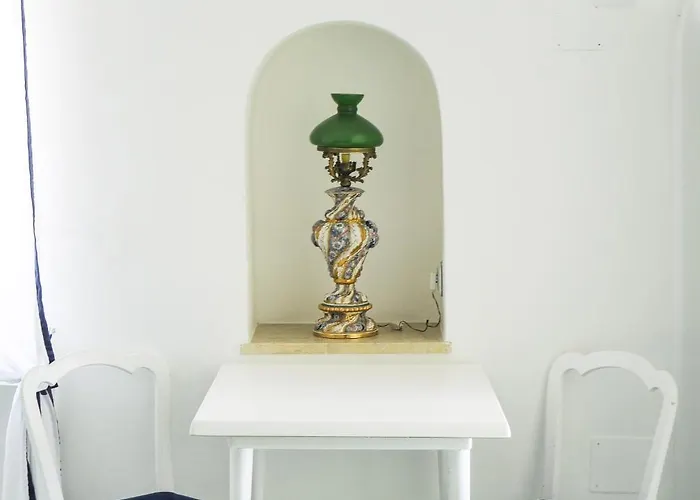 Calypso לינה וארוחת בוקר 4*